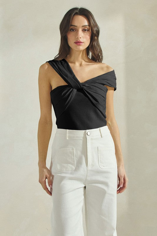 BLACK SLEEVELESS TWISTED FRONT BODYSUIT