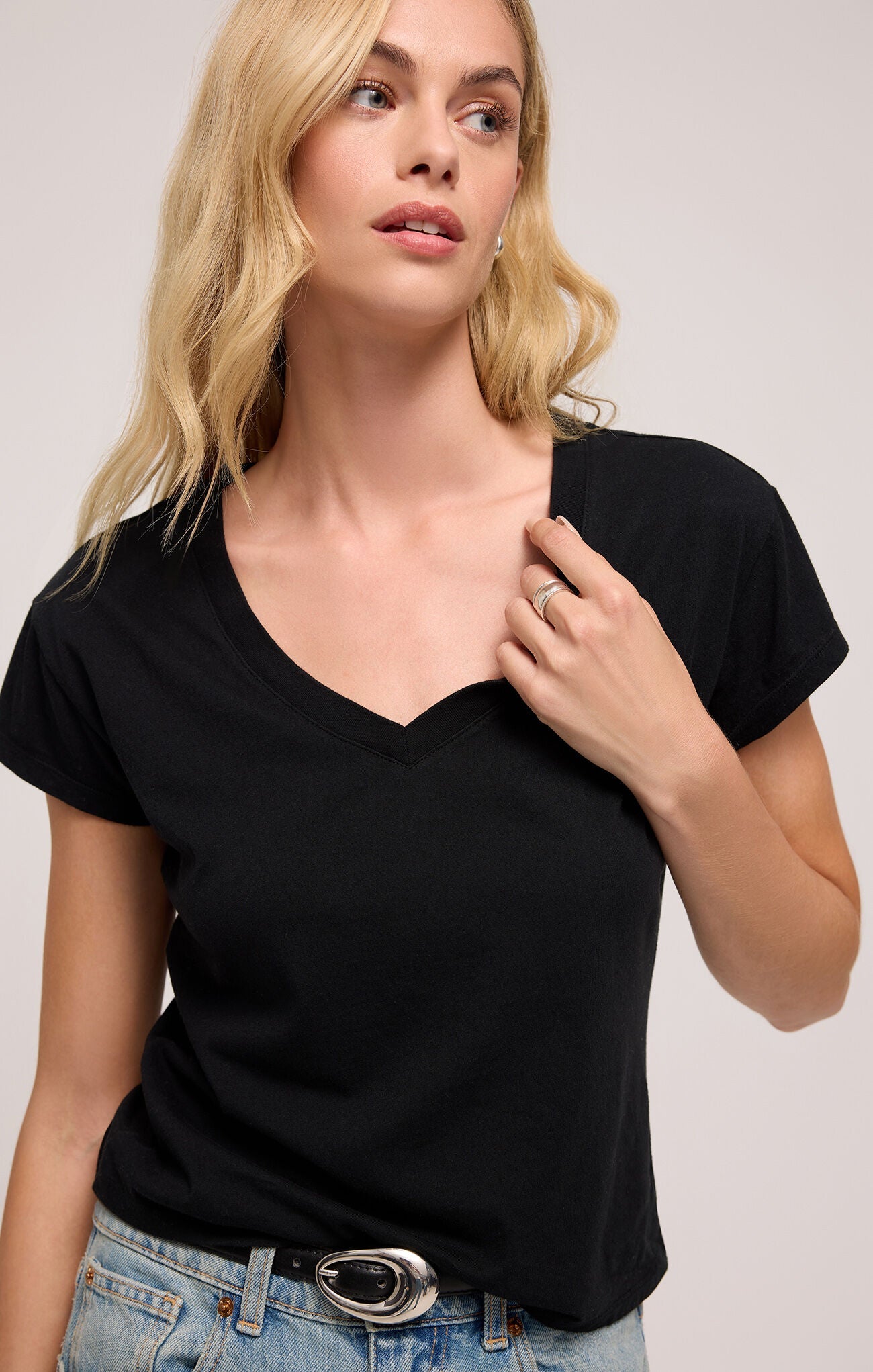 Z SUPPLY MODERN V NECK TEE BLACK
