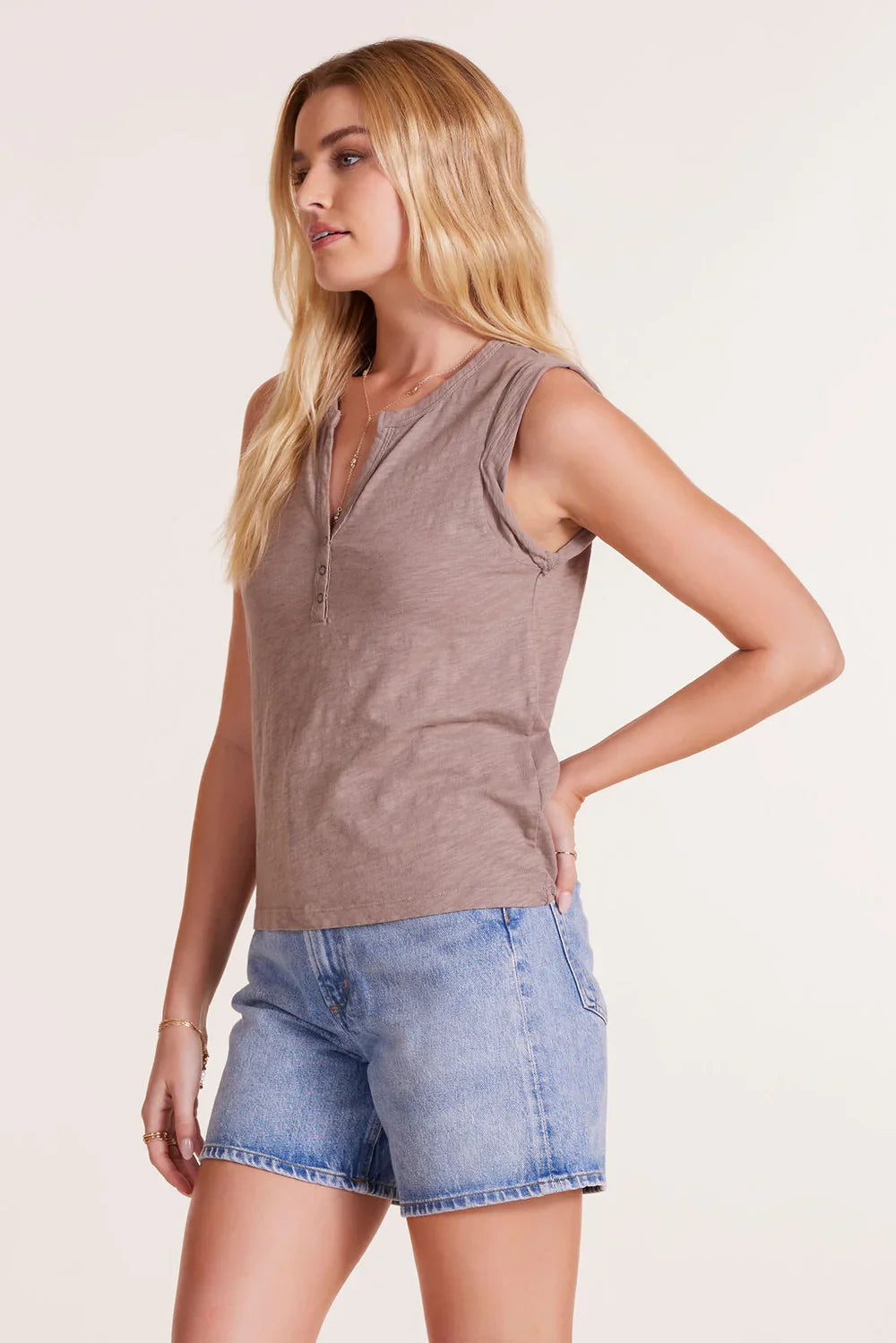 BOBI ROLLED SLEEVE HENLEY MUSHROOM