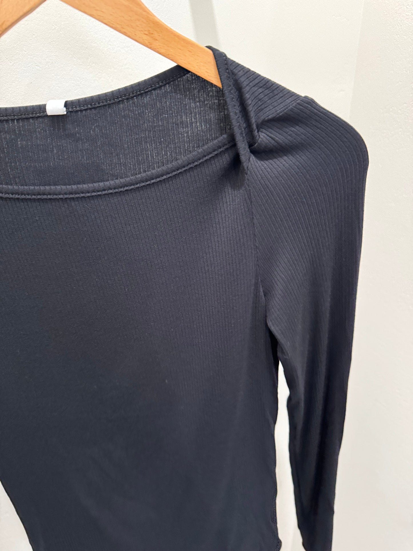 HASHTTAG BLACK RIB BOAT NECK LONG SLEEVE TOP