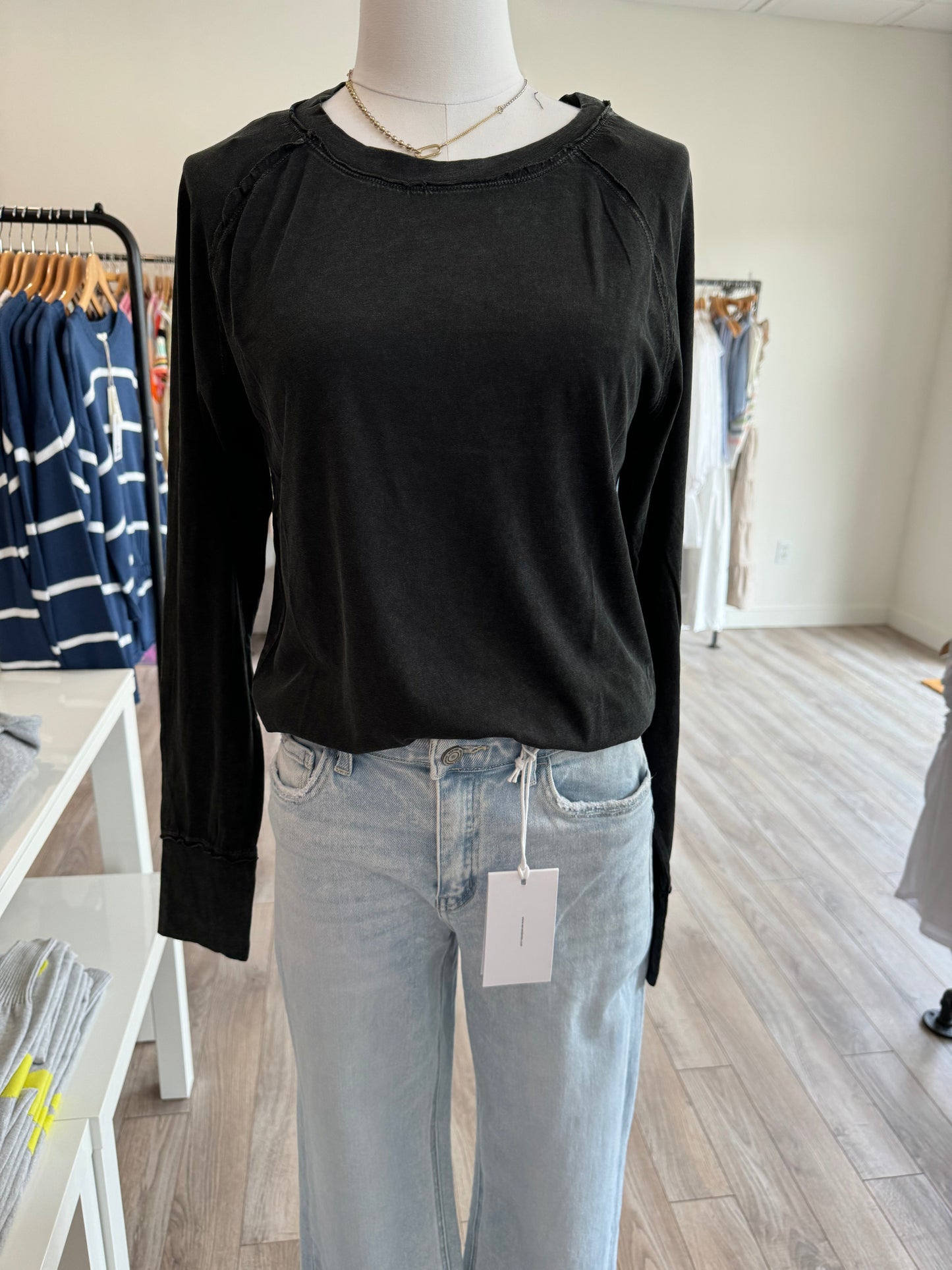 BOBI LONG SLEEVE RAGLAN TEE WASHED BLACK