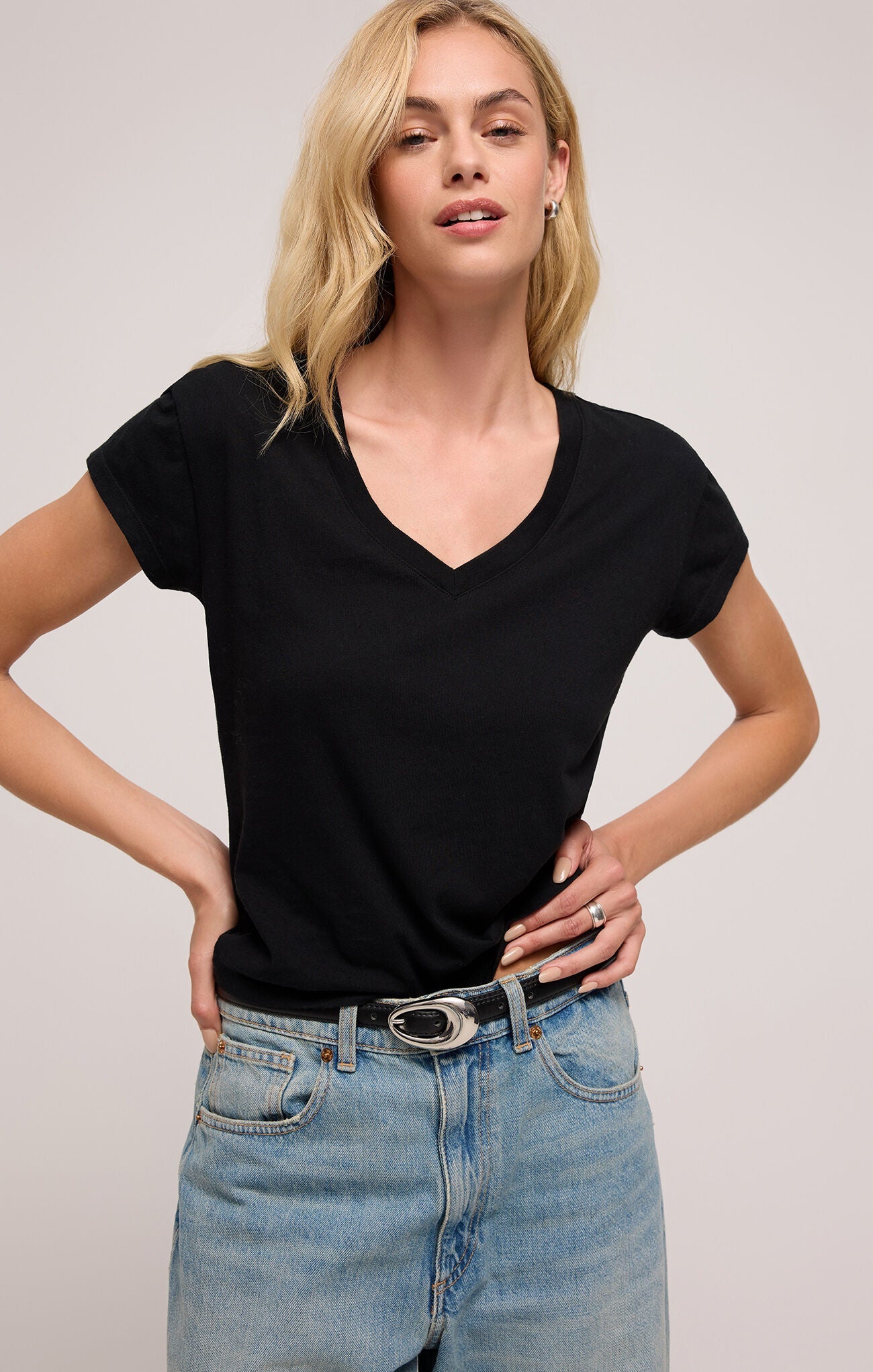 Z SUPPLY MODERN V NECK TEE BLACK