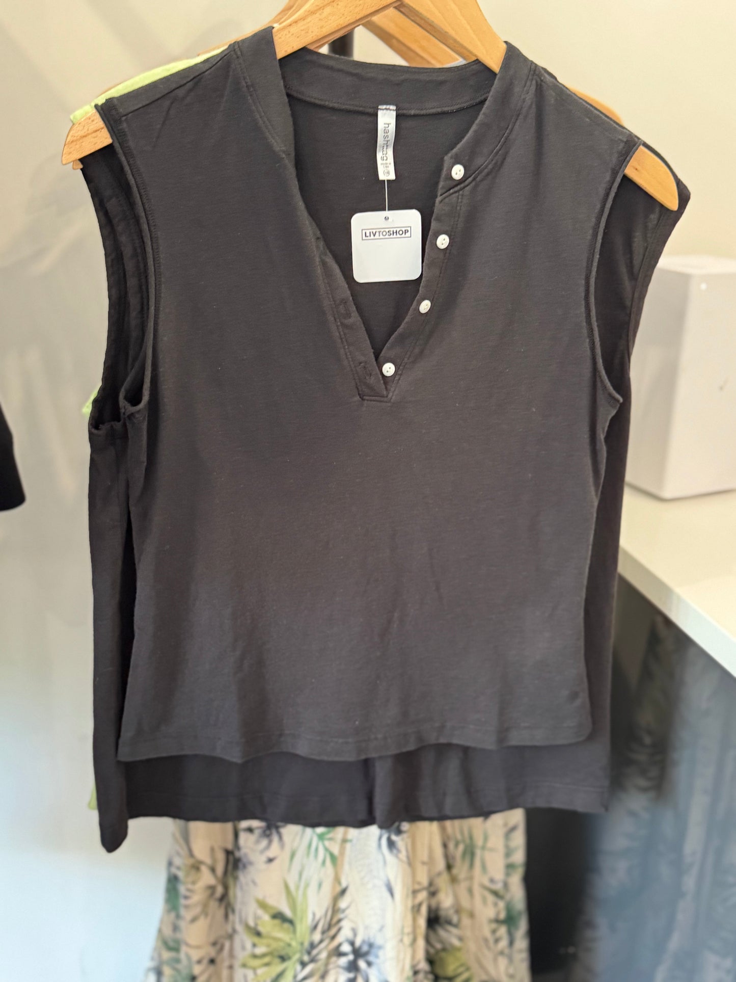 HASHTTAG GARMENT DYE SLEEVELESS HENLEY TOP BLACK