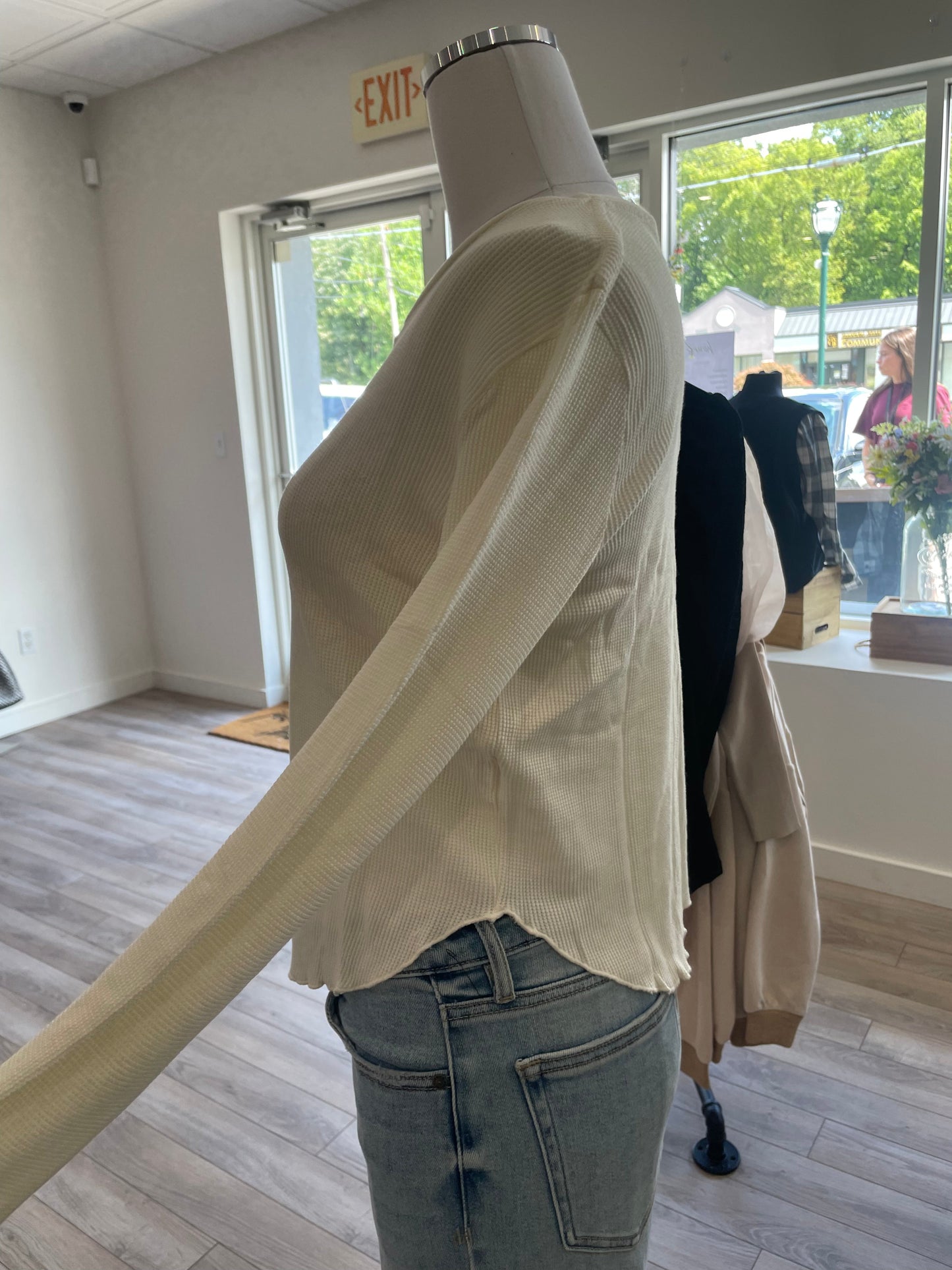 BOBI LONG SLEEVE WAFFLE WITH THUMBHOLES MACADAMIA