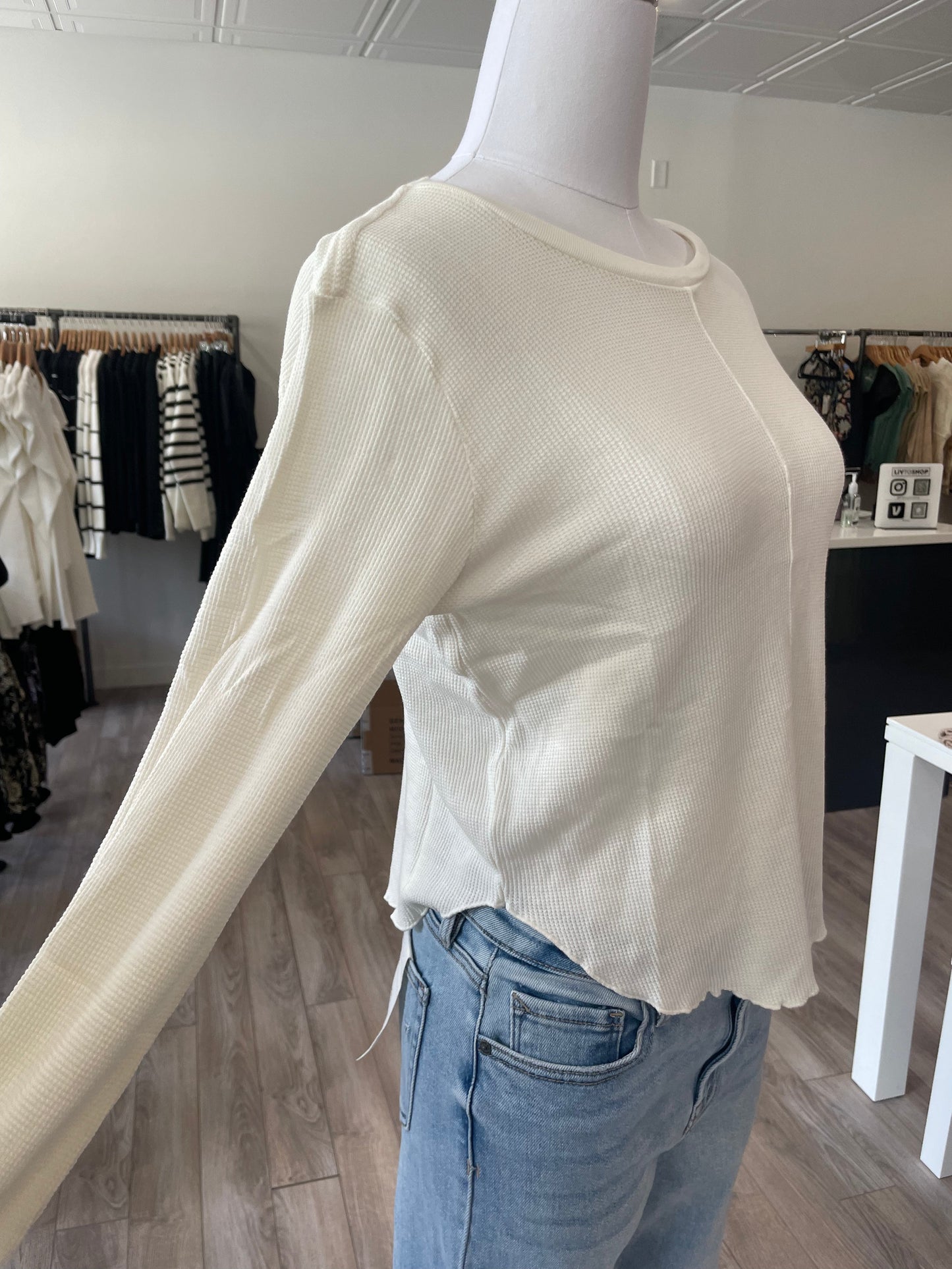 BOBI LONG SLEEVE WAFFLE WITH THUMBHOLES MACADAMIA