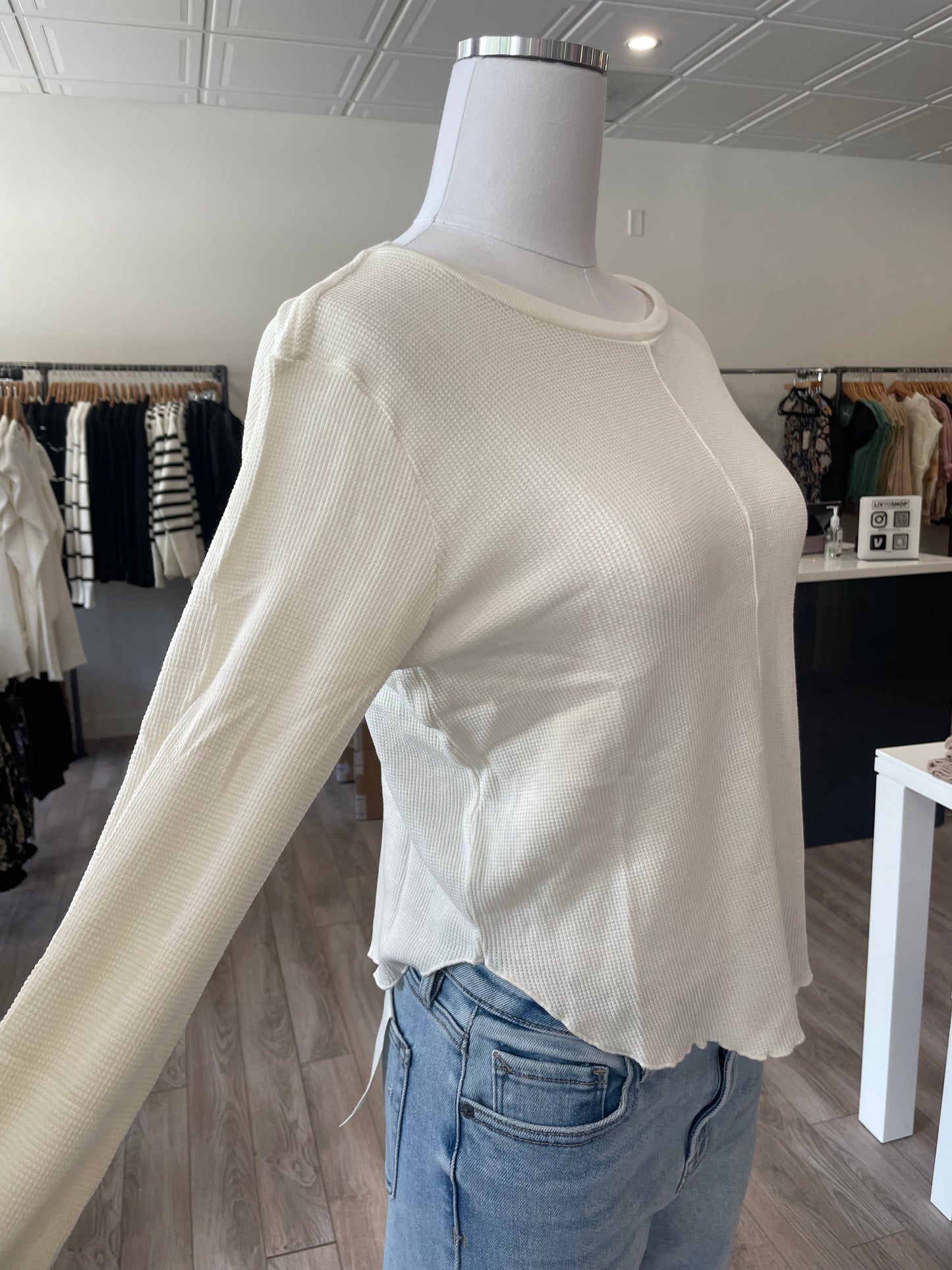 BOBI LONG SLEEVE WAFFLE WITH THUMBHOLES MACADAMIA