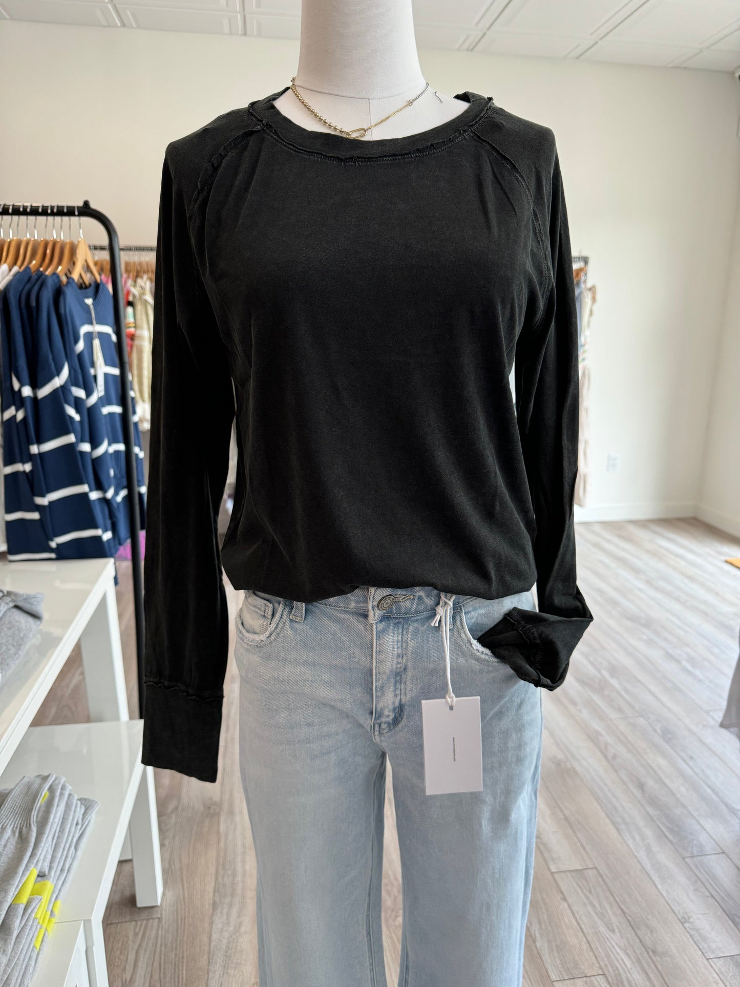 BOBI LONG SLEEVE RAGLAN TEE WASHED BLACK