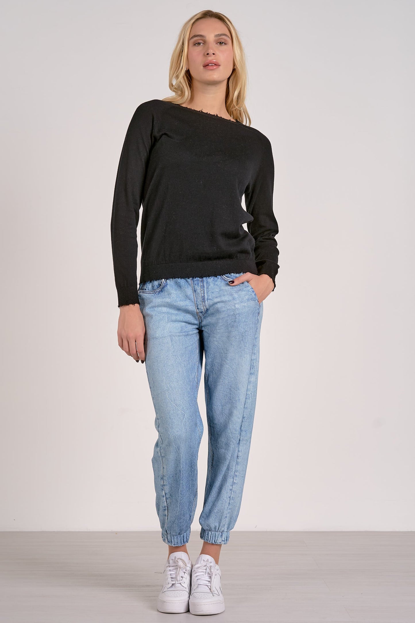 ELAN SWEATER WITH RAW EDGES BLACK